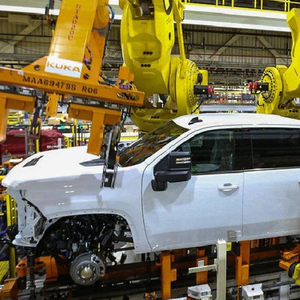 pr Chevrolet Silverado LD assembly line at General Motors’ Silao by Wardsauto.jpg